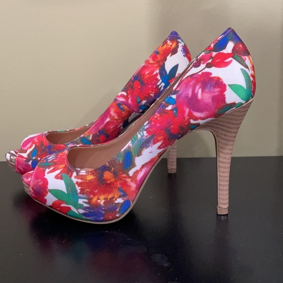 Size 7 Stiletto floral heel never worn - Picture 2 of 4